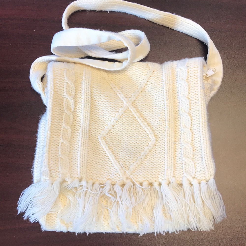 ❗️Final Markdown❗️Cream sweater purse